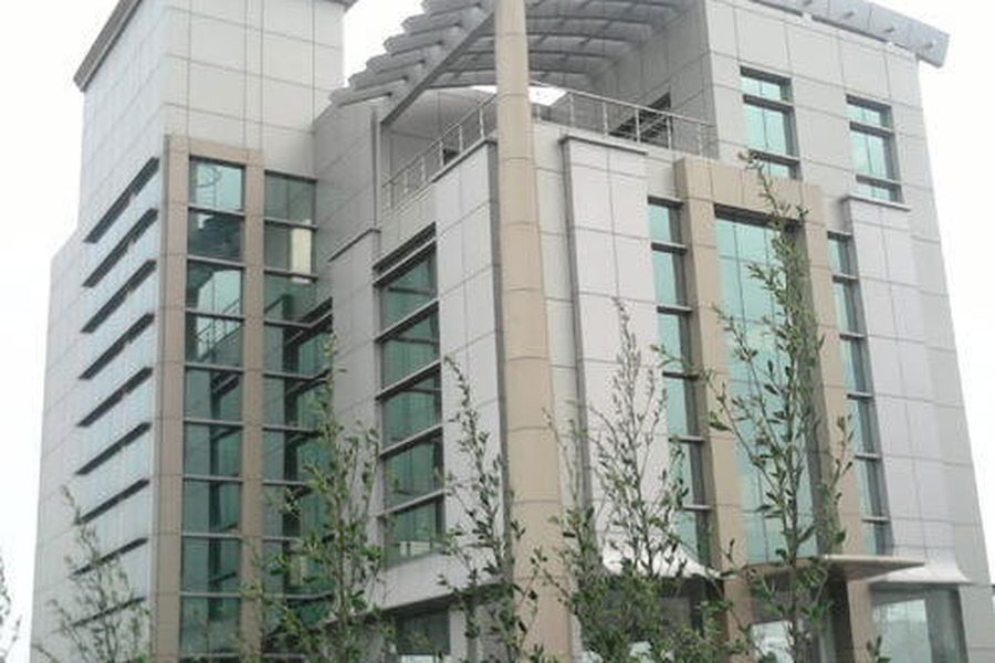 Multi-storey ACP clad building elevation
