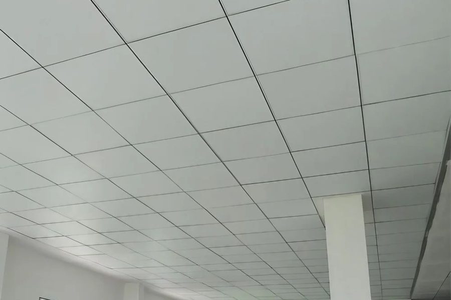Suspended grid false ceiling with mineral fibre tiles in an office