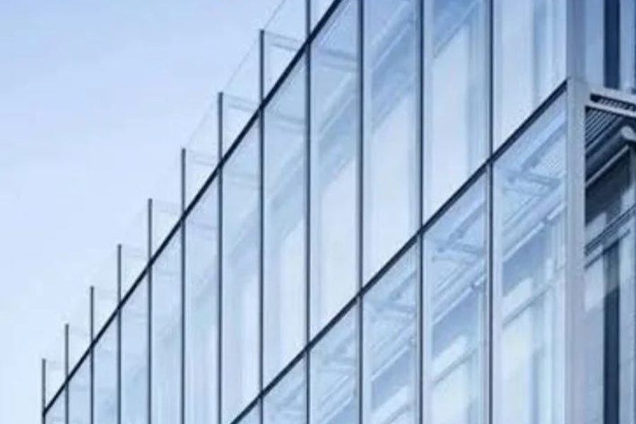 Full height curtain wall glazing detail